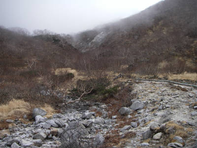 避難小屋付近の沢