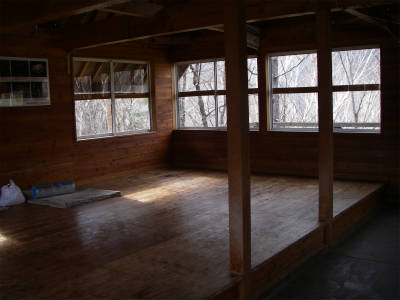 小屋内部