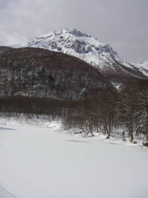 雪の焼岳